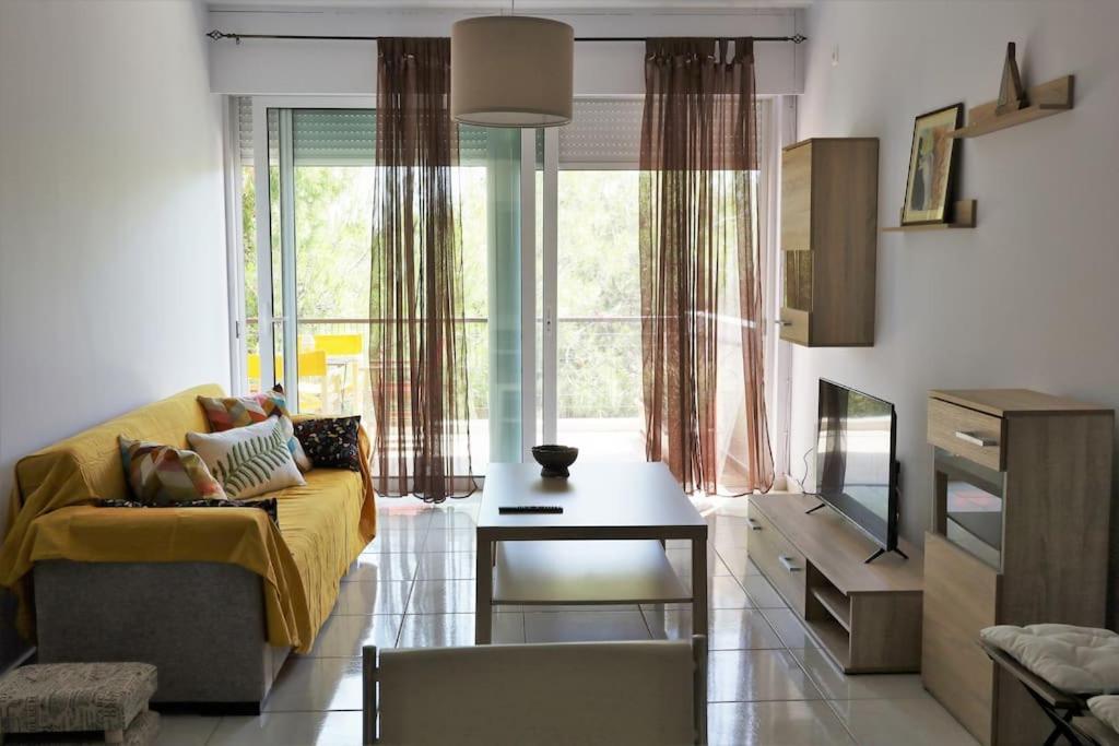 Apartment το σπίτι δίπλα στη θάλασσα / The House By The Sea